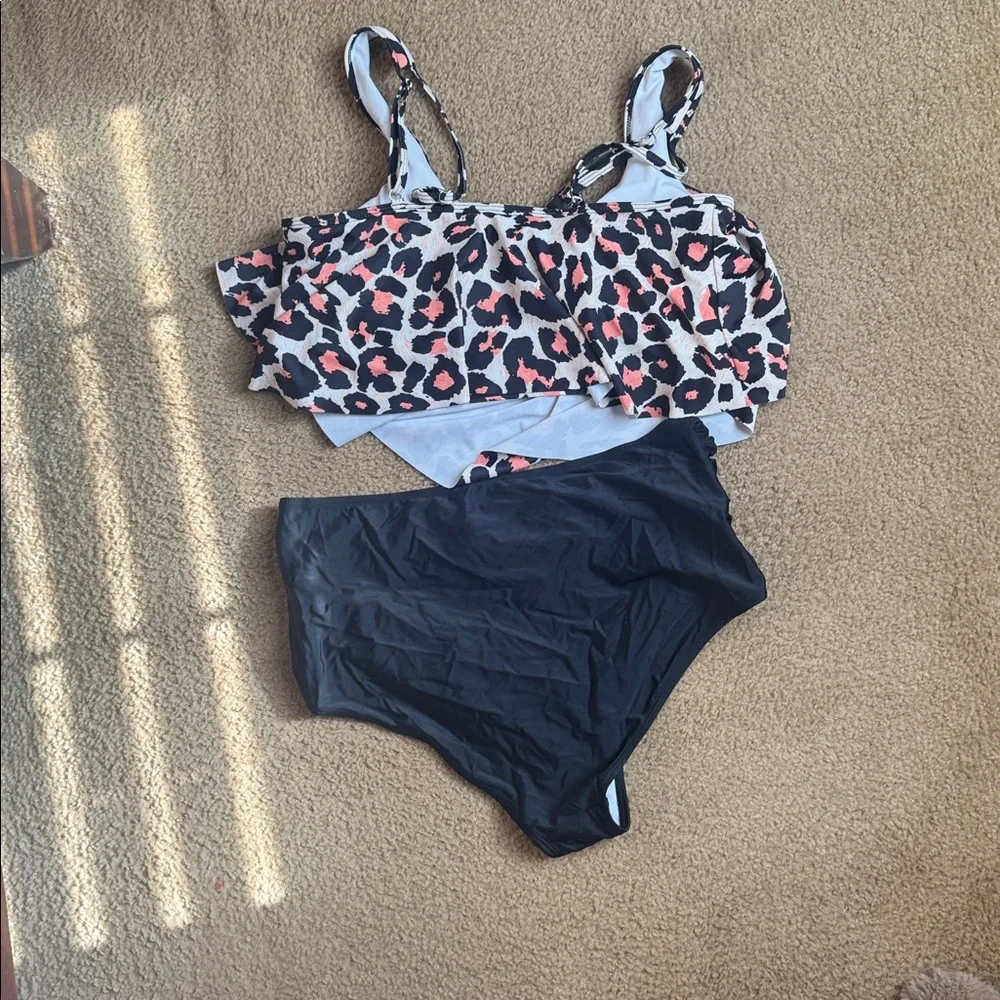 Leopard Print Ruffled Swimsuit - Picture 3 of 3